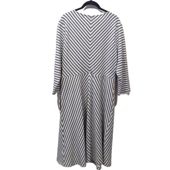 Lands' End Grey & White Diagonal Stripe Chevron Heavyweight Plus Size Dress (18) - Picture 2 of 6